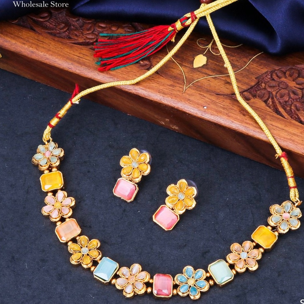 Nacklace with earrings